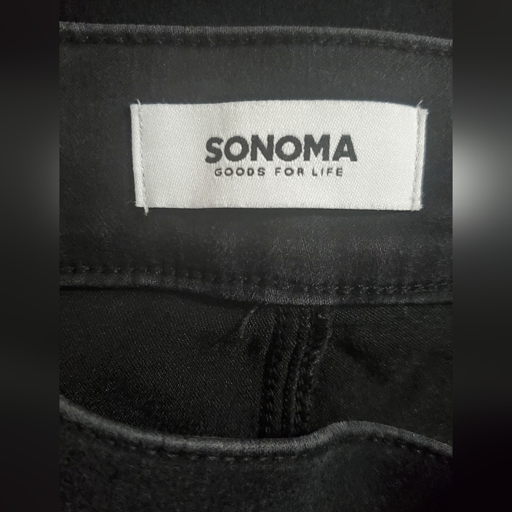 Women's Black Capris - Picture 5 of 9